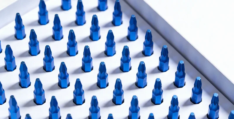 医生在支气管镜下进行肺泡灌洗液