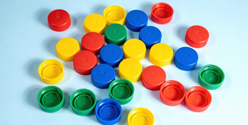 日喀则男性在医院或健康机构进行健康咨询的场景