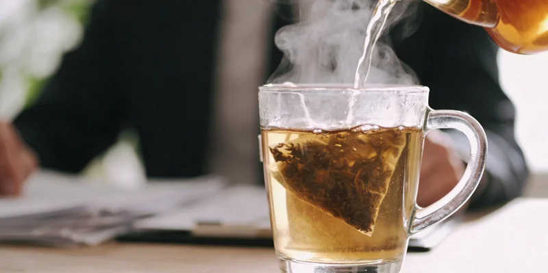 专业人士进行报告解读，展现贴心可靠的本地服务