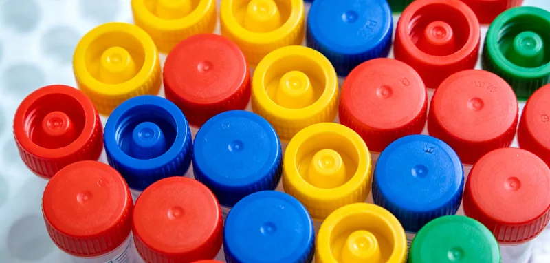 专业基因检测实验室内部工作场景