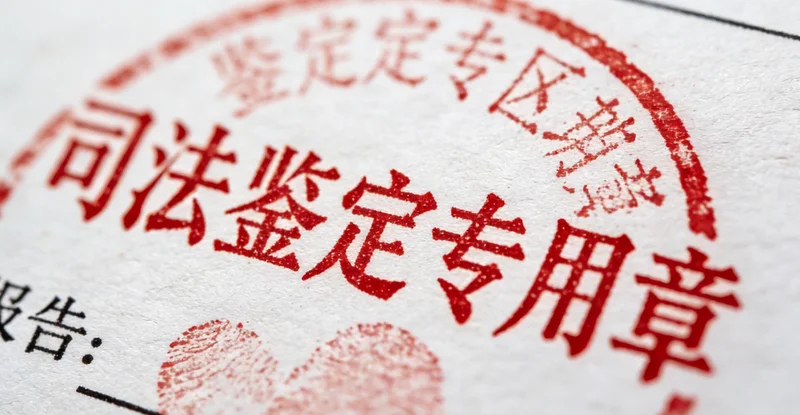 汉中一位准妈妈正在与家人查看产