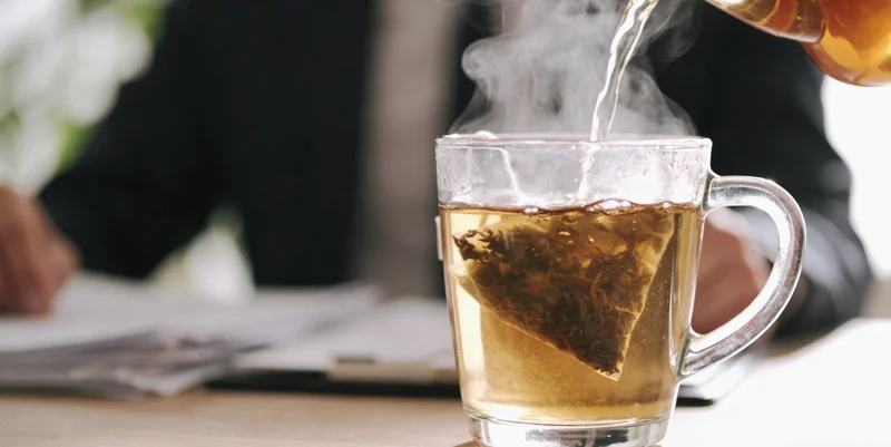 医生为患者解读基因检测报告