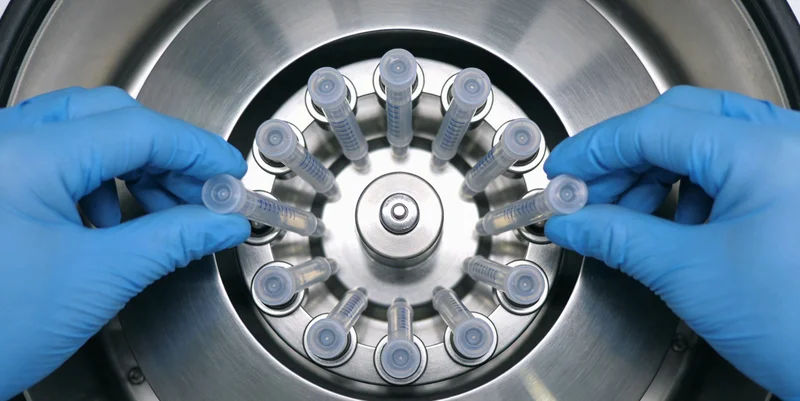 盐城家庭带着咳嗽的孩子在医院候