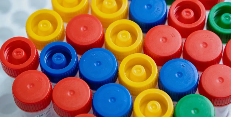 专业基因检测实验室内部工作场景