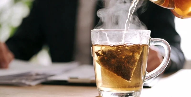 专业人士在安静舒适的环境中为客