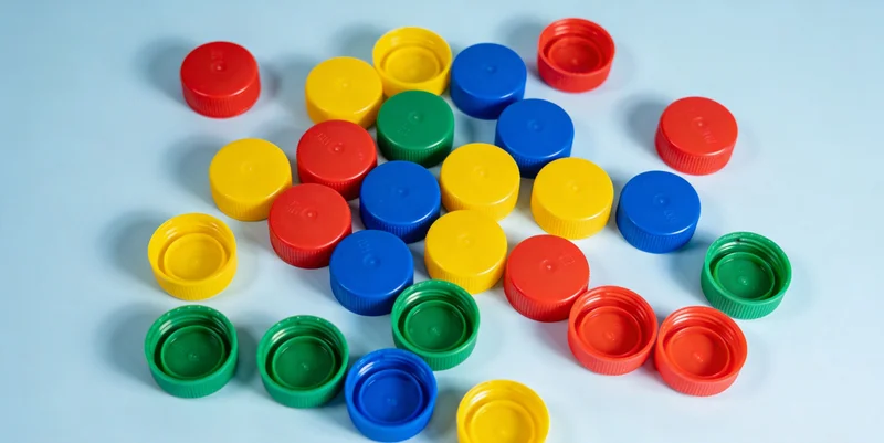 专业技术人员在实验室内进行基因测序分析