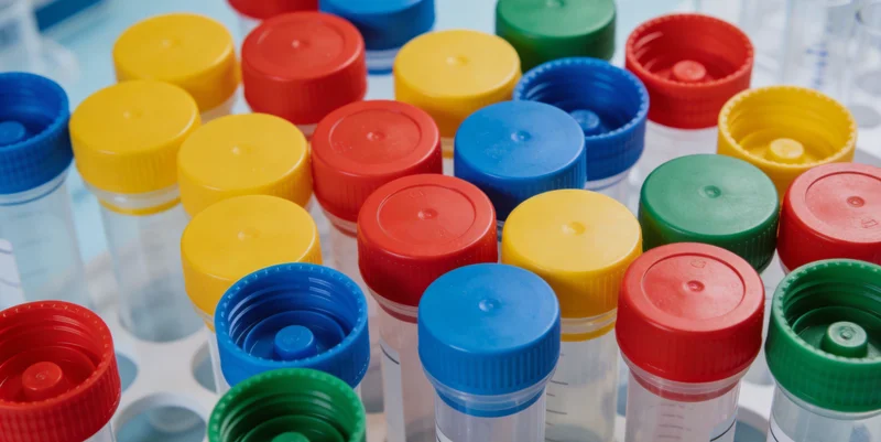 专业基因检测实验室内部工作场景