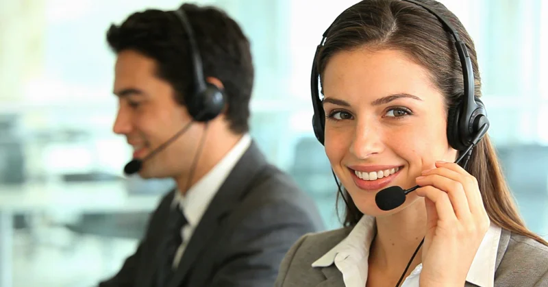 医生正在与患儿家长沟通病情