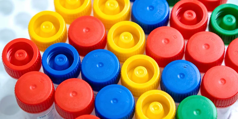 正规基因检测实验室内部工作场景