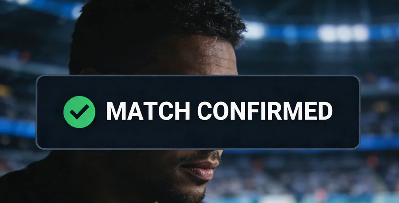 上饶女性在社区健康宣传栏前交流