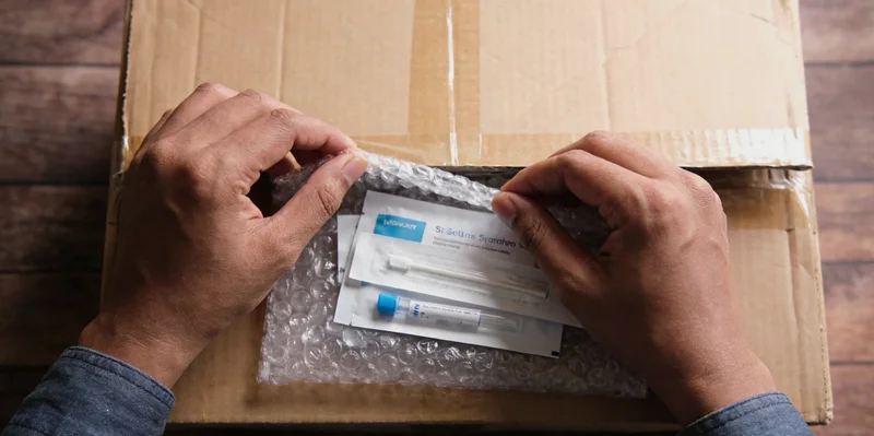 身着专业制服的工作人员在新乡本