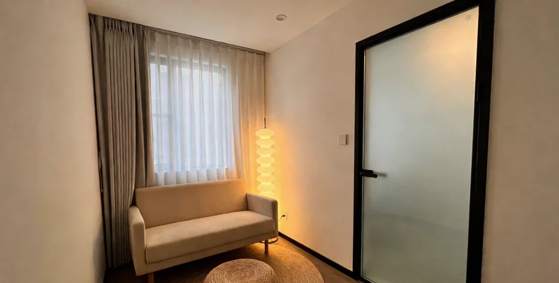 淮安一对夫妇在咨询医生关于孕期