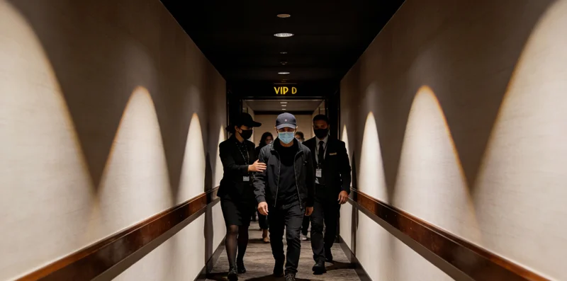 网约车司机与医疗报告的场景图