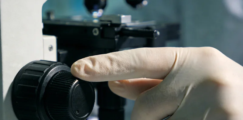 专业人员正在为家庭解读mNGS