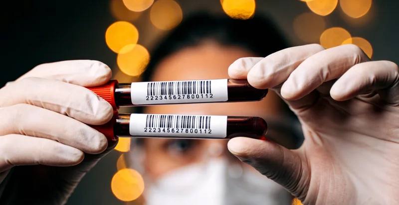 肉瘤组织与基因双螺旋结构概念图,象征基因检测对肉瘤诊断的重要性