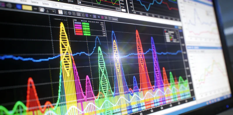 专业健康咨询师为客户解读报告的