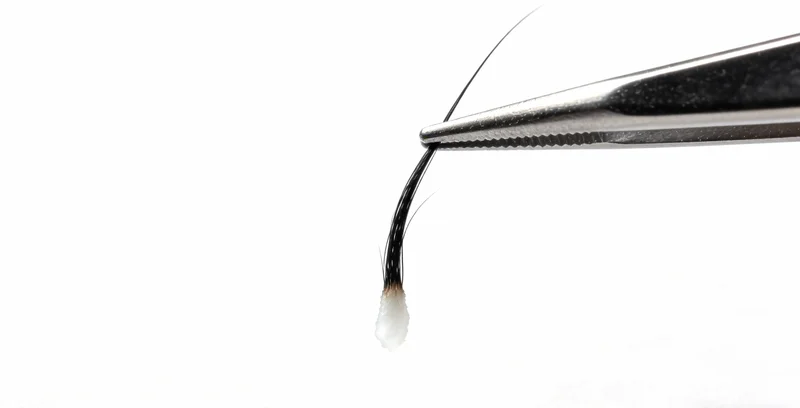 专业医生进行脑脊液采样操作