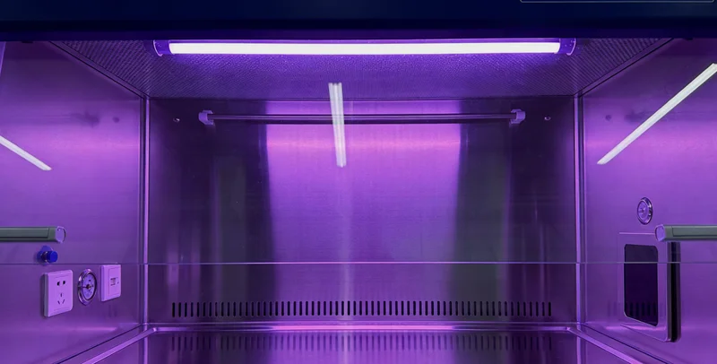 在嘉峪关某医院诊室，医生正向患