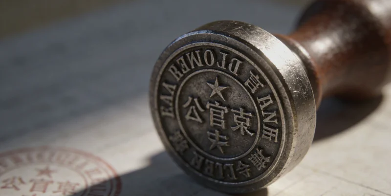 医护人员为患者进行呼吸道采样