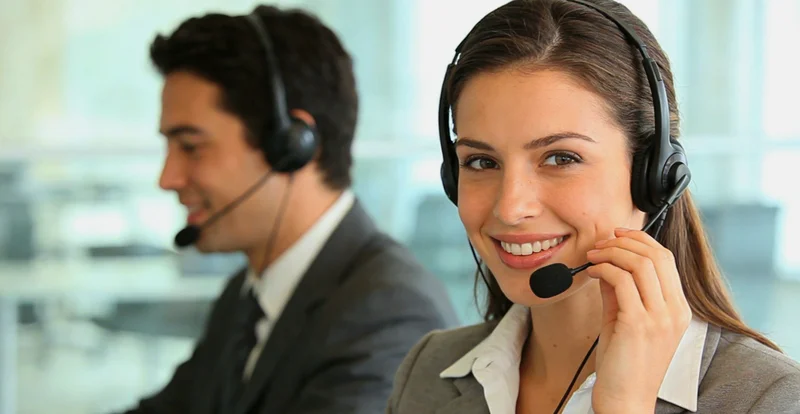 社区医生正在向居民们讲解结核病