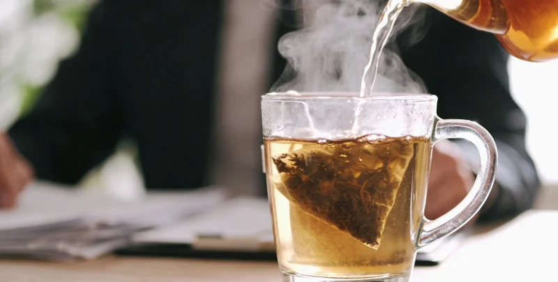 一位中年劳动者因咳嗽不适前往医