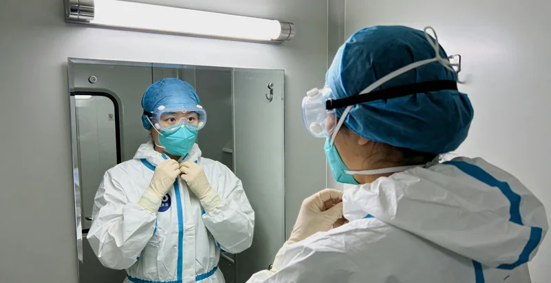 一位康复中的患者在家人温暖的陪