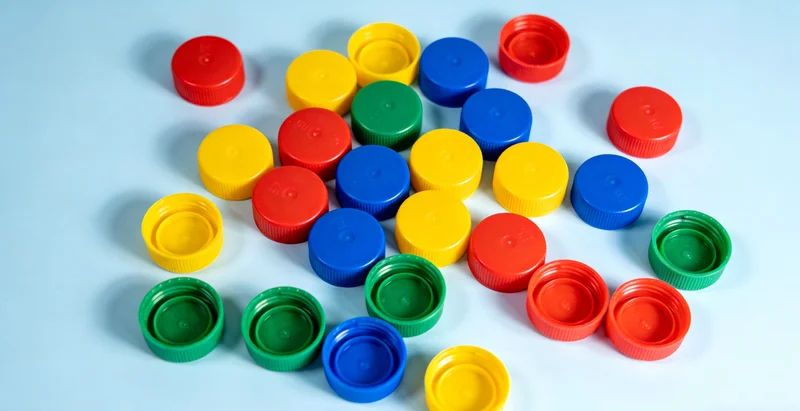 现代化基因检测实验室内,技术人员正在操作精密仪器进行样本分析