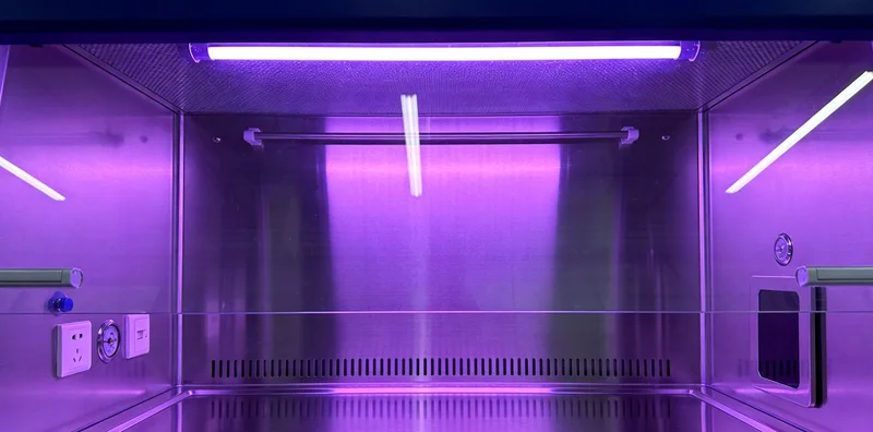 医生向患者及家属耐心讲解检测报