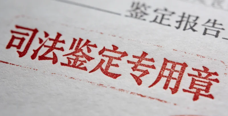 医生正在与患者沟通,评估感染风