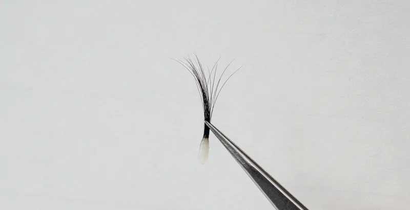 一位医生正在与大同市民家庭进行健康咨询,氛围温馨