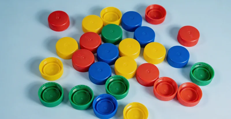 一个家庭在户外运动,强调预防的