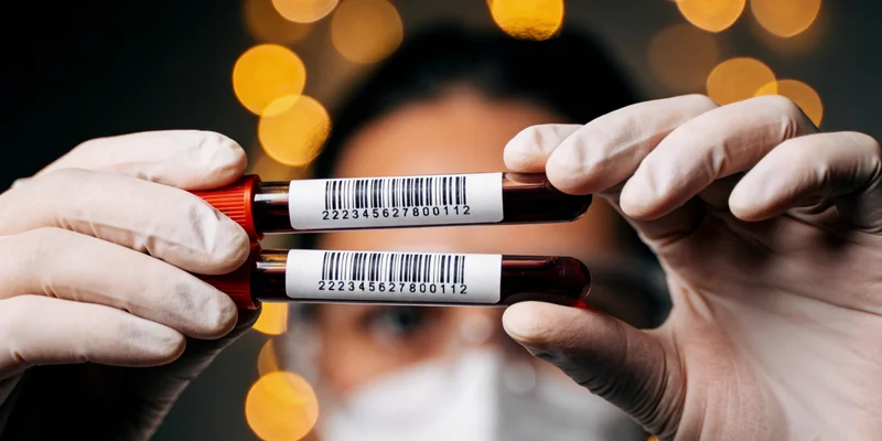 医生进行结核病防治知识讲解