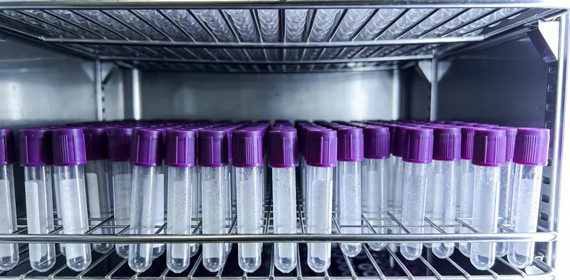 宁波某医院儿科候诊区，家长带着