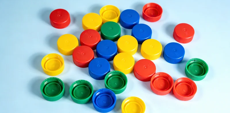 专业基因检测实验室的技术人员正在进行样本分析