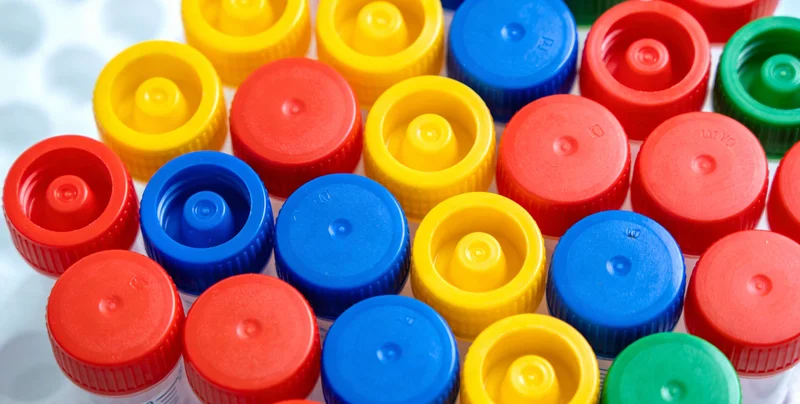 专业基因检测实验室工作场景