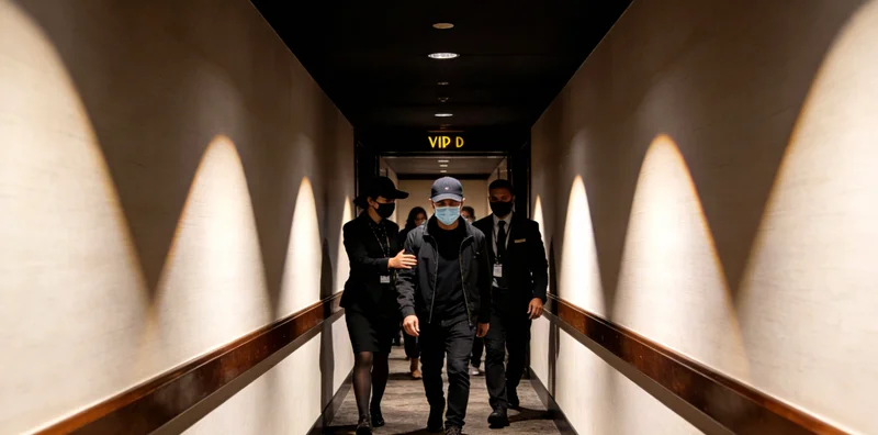 象征选择与对比的图表或天平意象