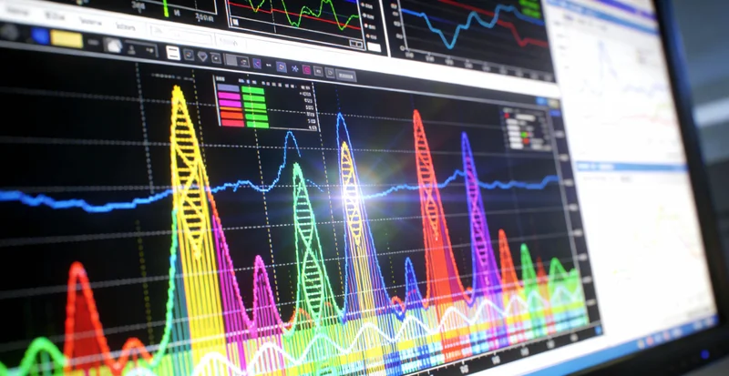 随州某医院发热门诊外，家属焦急