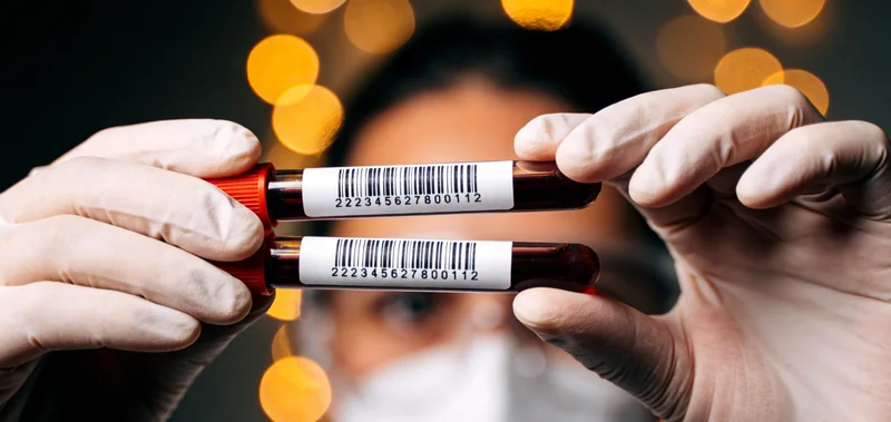 兰州医院神经外科医生正在为患者