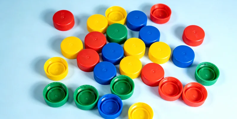 实验员正在处理肺泡灌洗液样本,