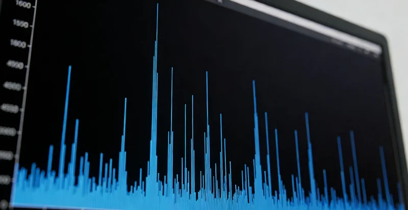 遗传咨询师正在本地医疗机构内与