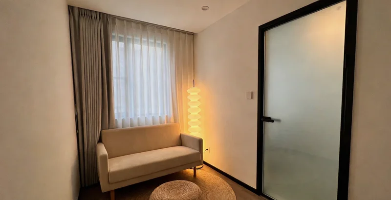 温馨的家庭健康生活场景，如一起