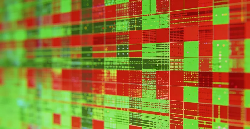 一位医生在诊室中，结合平板电脑