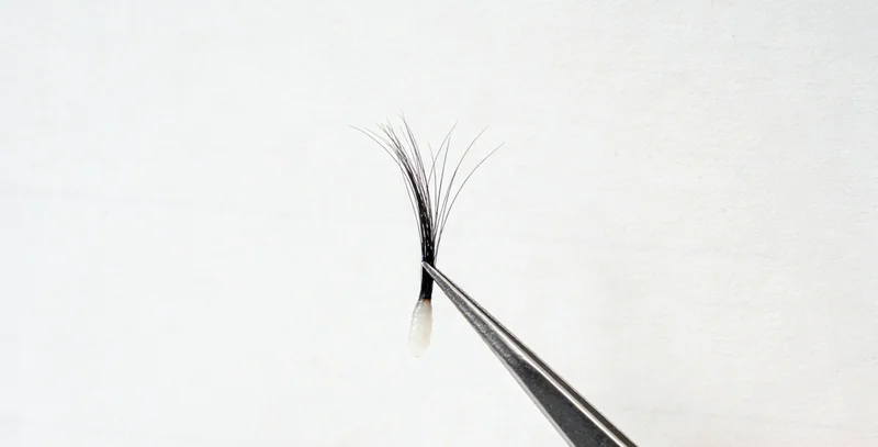 患者康复后露出轻松笑容的示意图