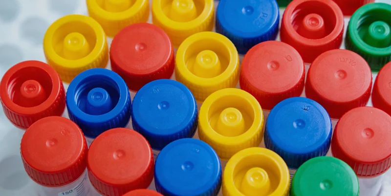 专业基因检测实验室工作场景