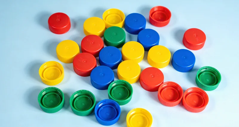 现代化医学实验室内景，科研人员操作精密仪器，背景可见测序仪