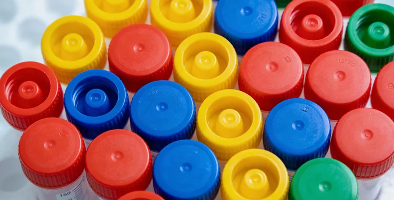 展示不同检测机构实验室环境的对