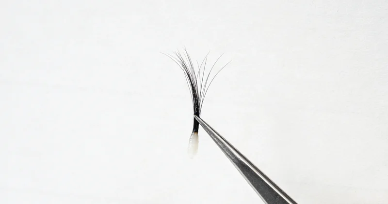 一位包头家长带着孩子在医院候诊