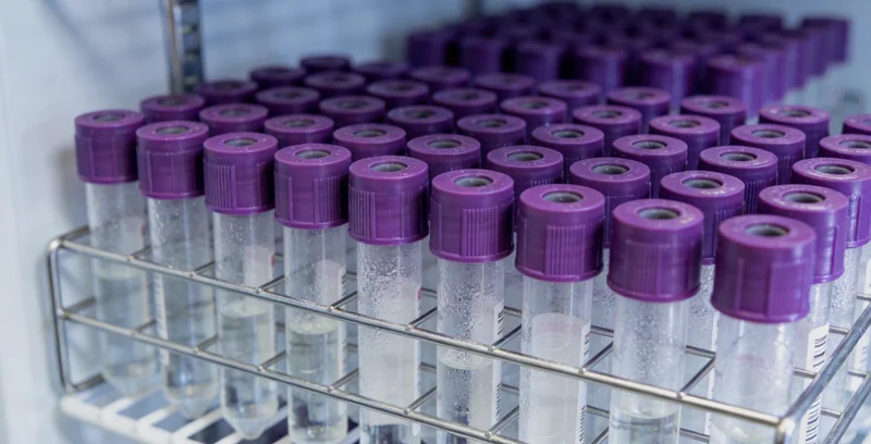 一组卡通漫画，展示开窗通风、户