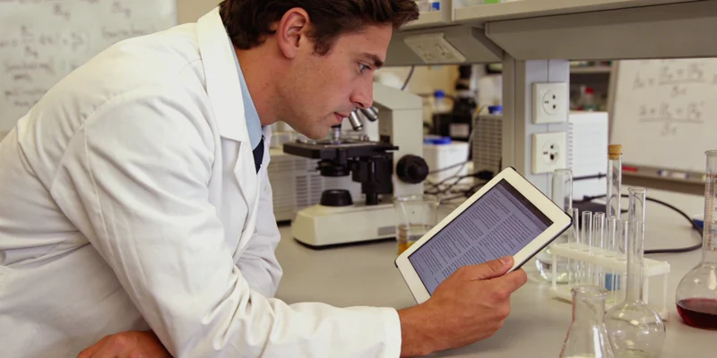 北京基因检测实验室内部科学家操