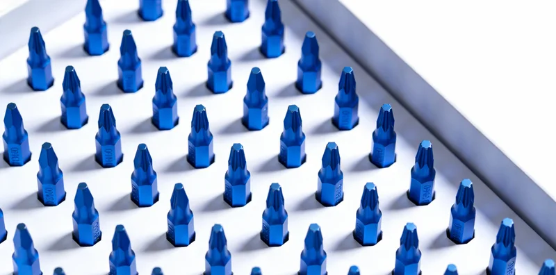 对比图:一侧是繁忙的医院妇科门